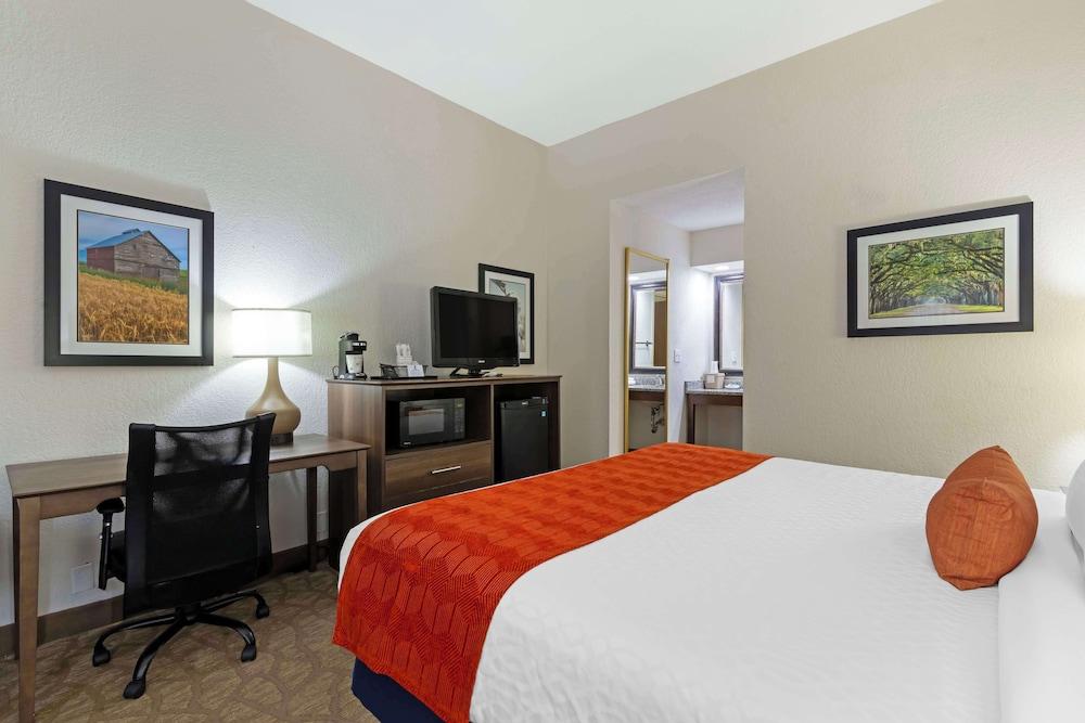 Best Western Colonial Inn