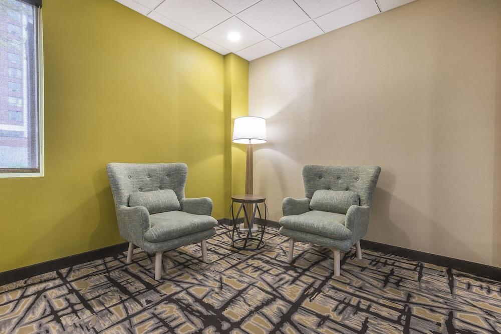 Quality Inn & Suites Downtown