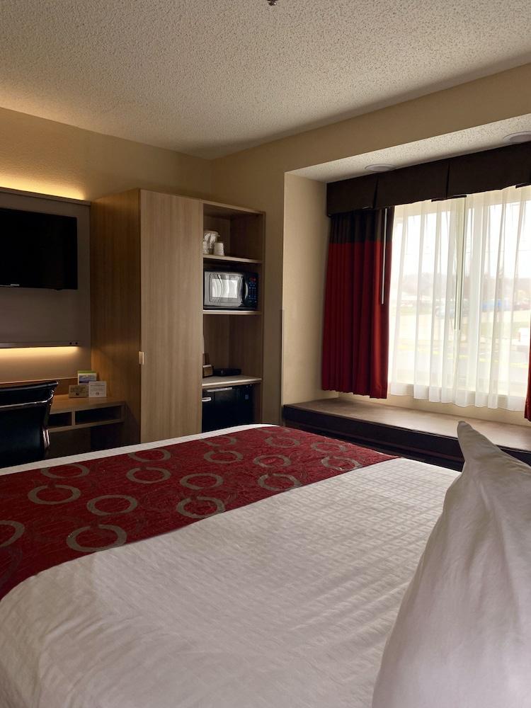 Microtel Inn & Suites by Wyndham Charleston WV