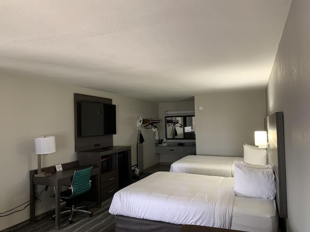 Days Inn by Wyndham Wagoner