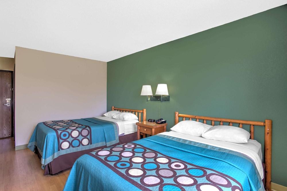 Super 8 by Wyndham Ticonderoga