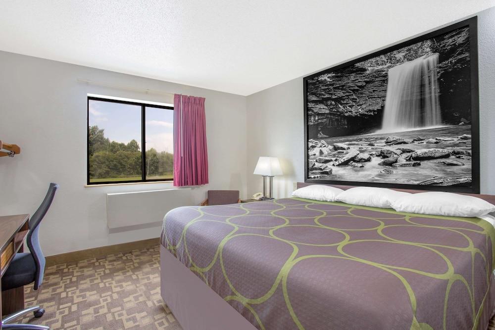 Super 8 by Wyndham Appomattox VA