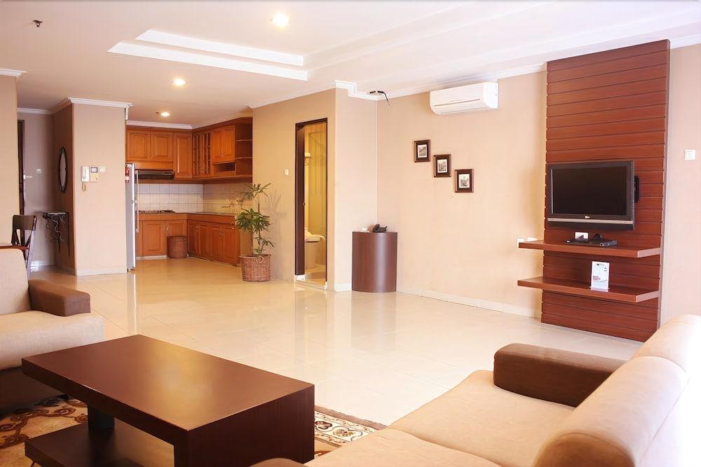 Travellers Suites Serviced Apartments