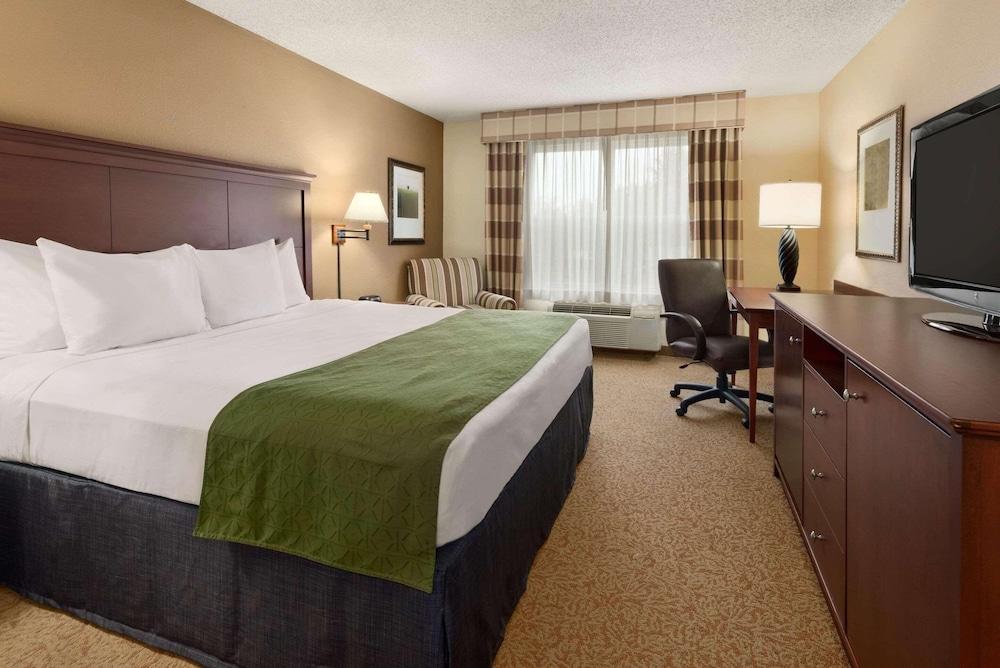 Country Inn & Suites by Radisson, Stevens Point, WI