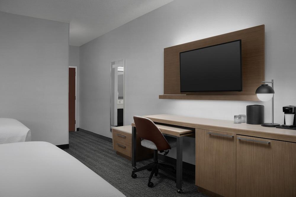 Courtyard by Marriott Dallas Addison/Quorum Drive