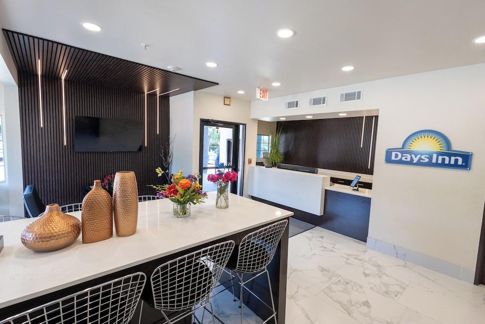 Days Inn by Wyndham Arlington