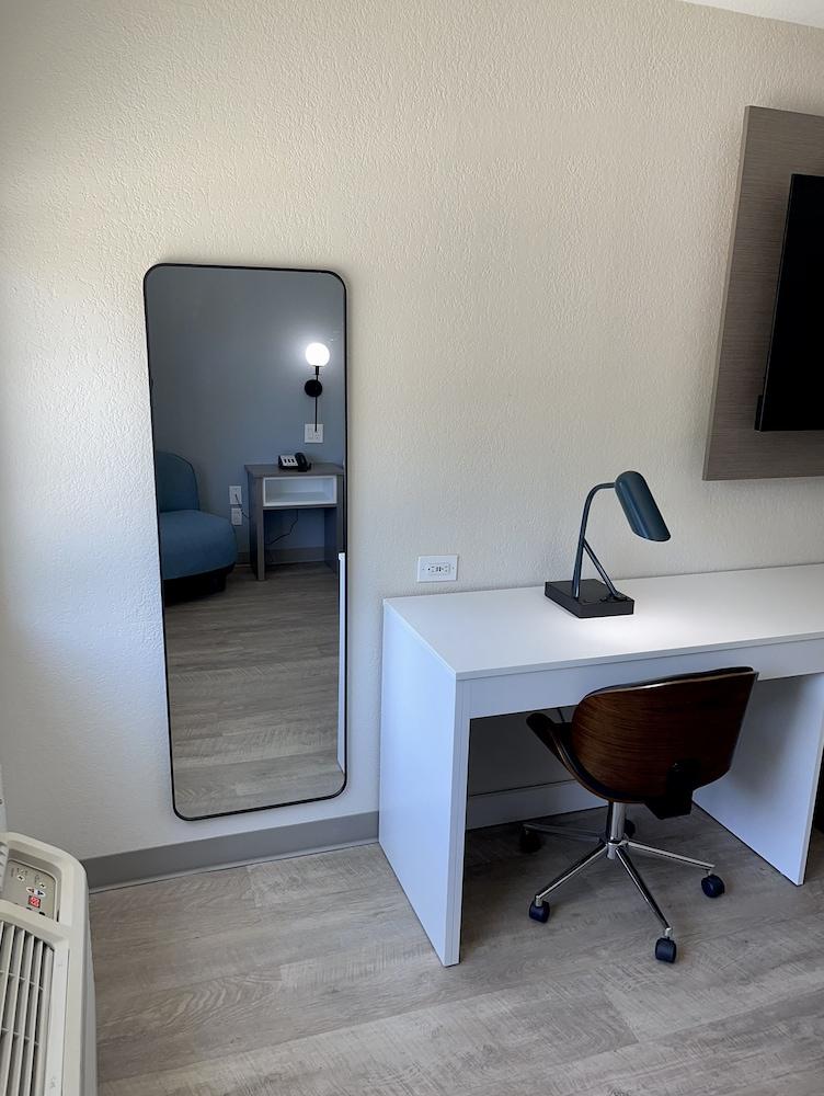 Days Inn by Wyndham Arlington