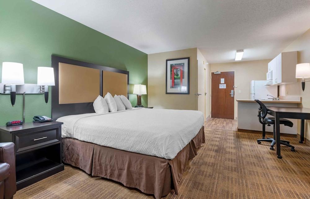 Extended Stay America Suites Indianapolis Castleton