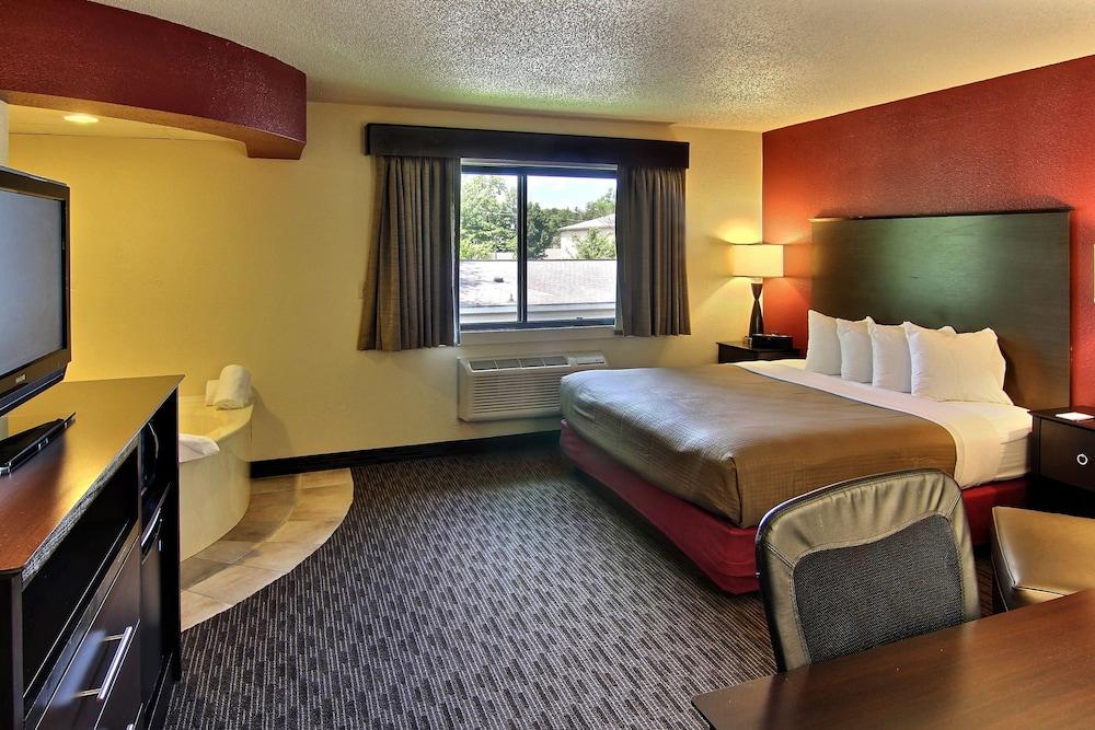 Blossom Hotel & Suites Traverse City