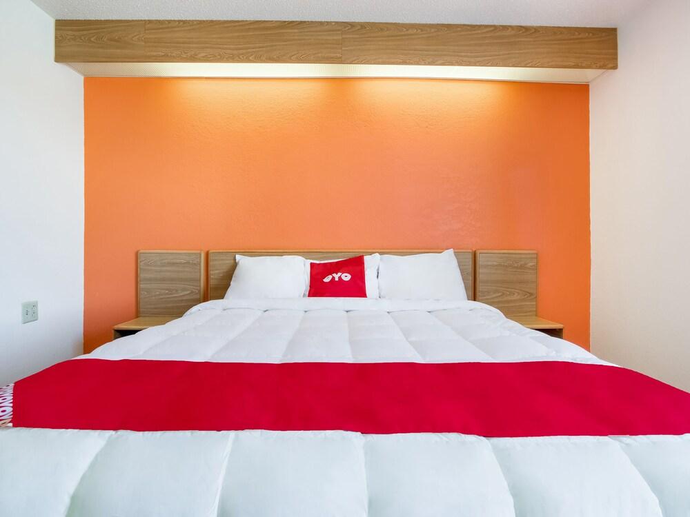 OYO Hotel Markle IN I-69