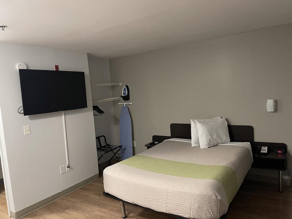 Motel 6 Richmond, VA - I-64 West