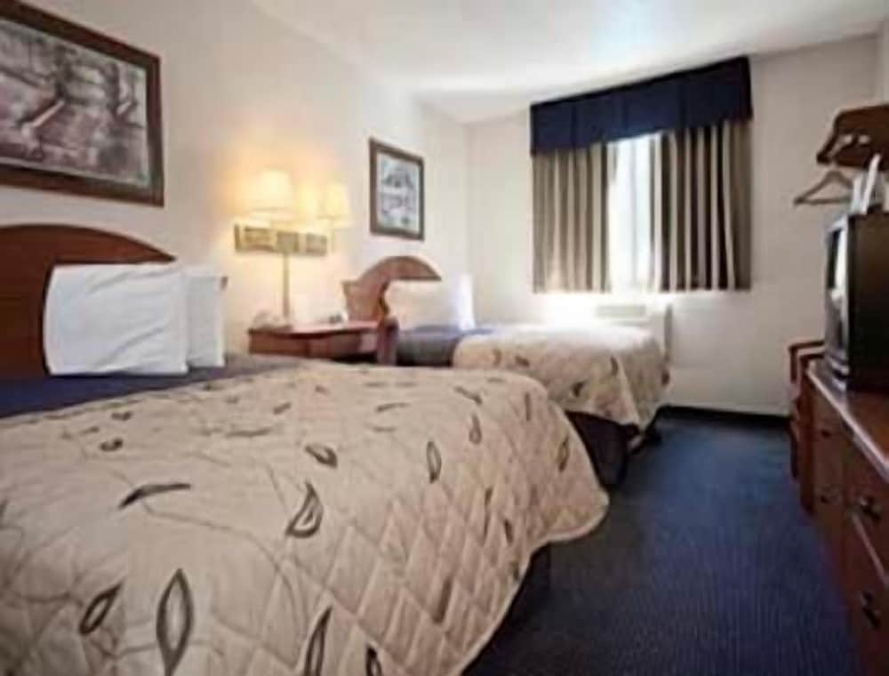 Super 8 by Wyndham Gainesville I-75 Hospital University Area