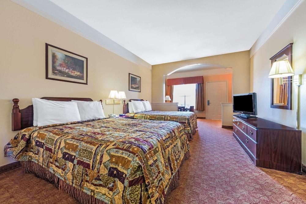 Super 8 by Wyndham Greenville