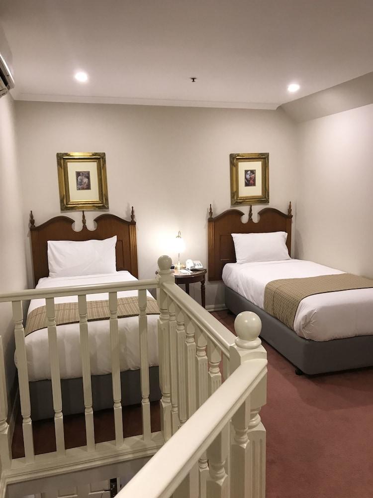 Canterbury International Hotel