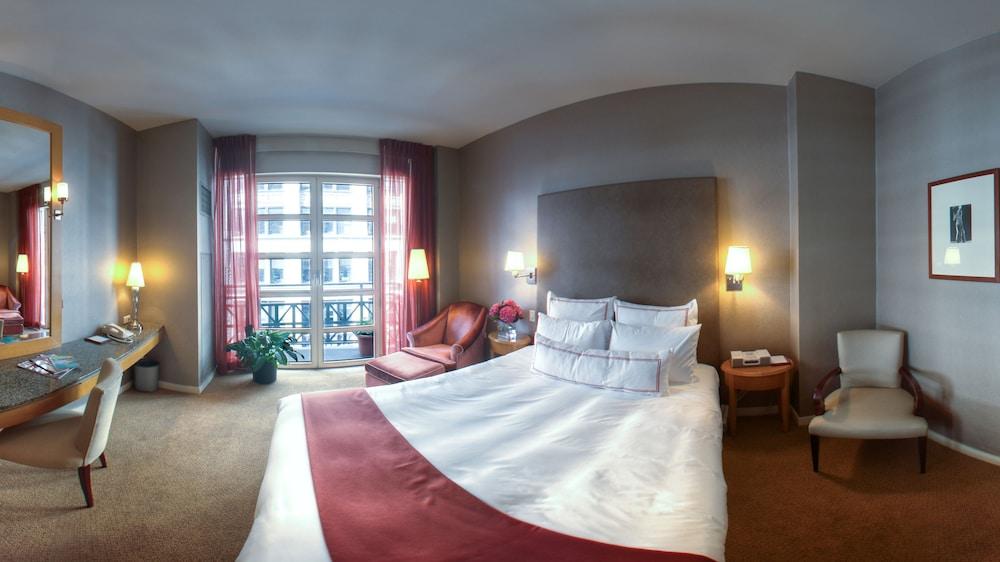 Hotel Giraffe by Library Hotel Collection