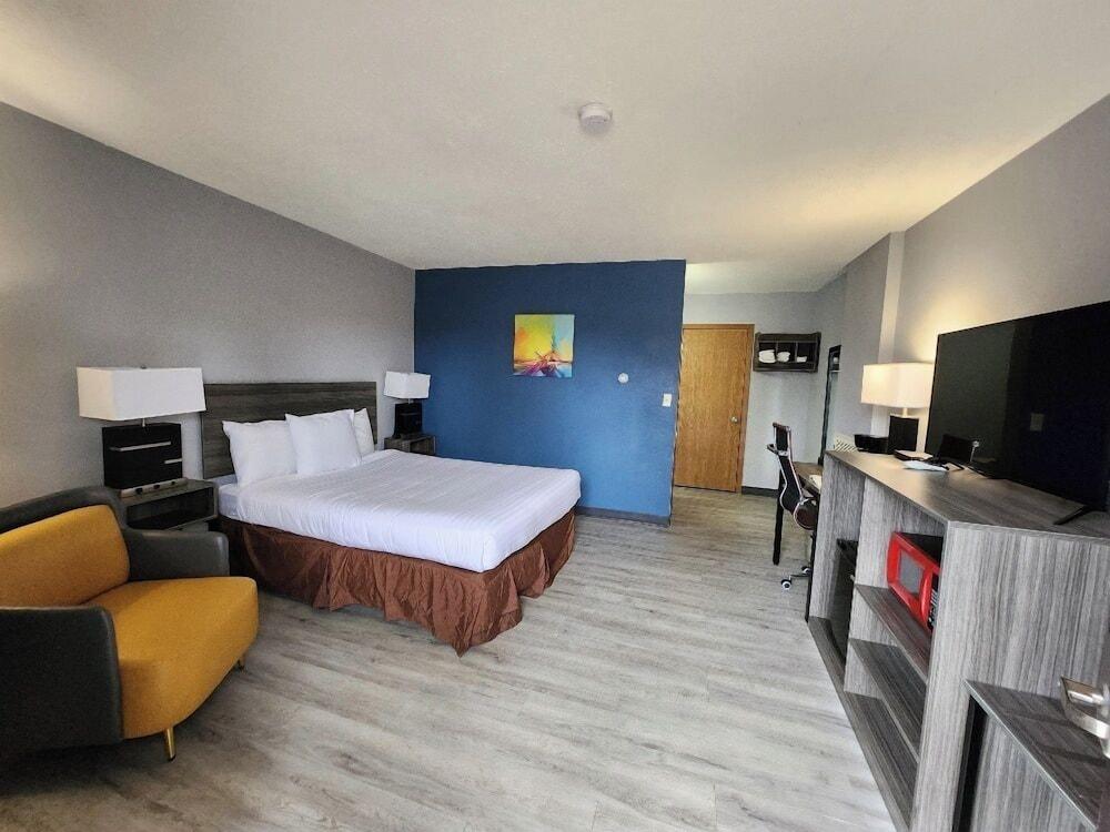 Super 8 by Wyndham Hayward WI