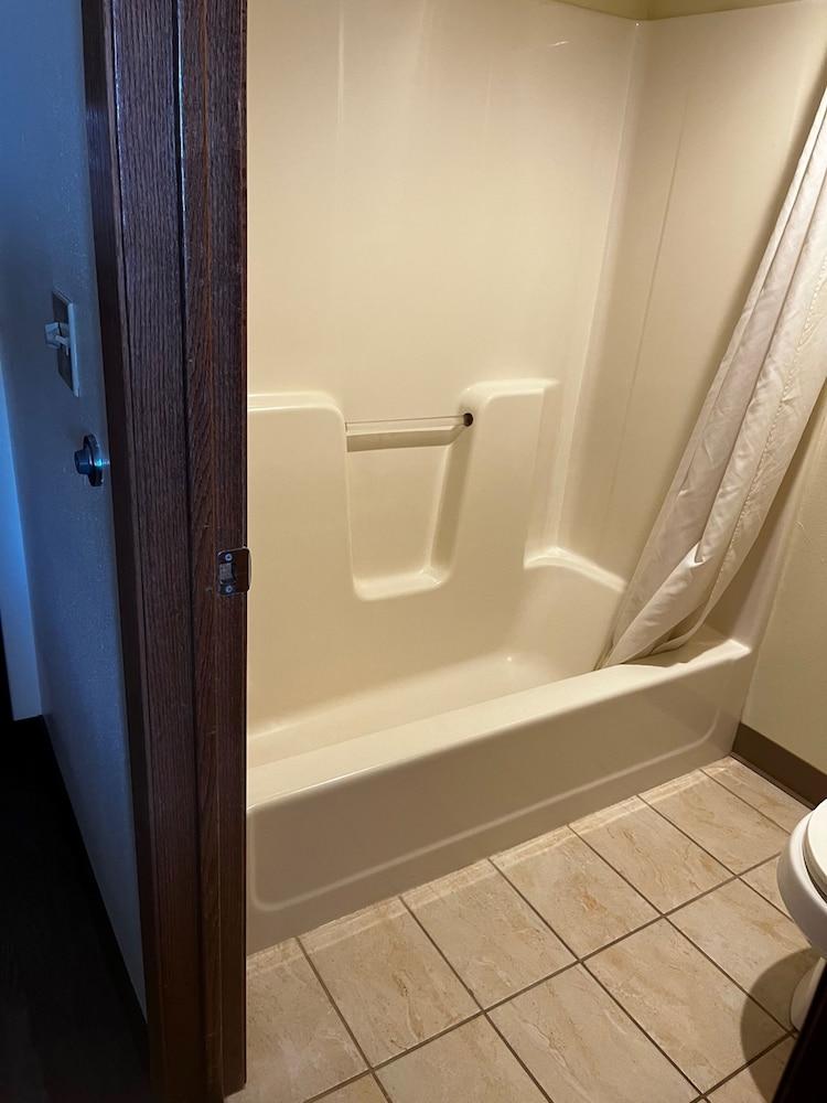 Super 8 by Wyndham Smithville/Kansas City