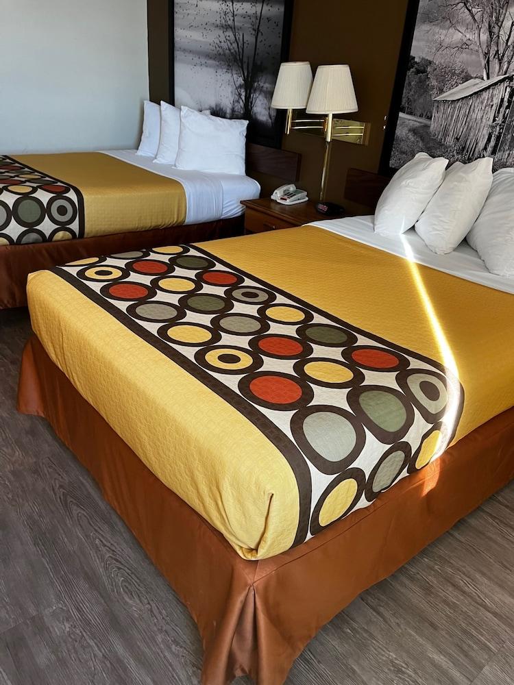 Super 8 by Wyndham Smithville/Kansas City