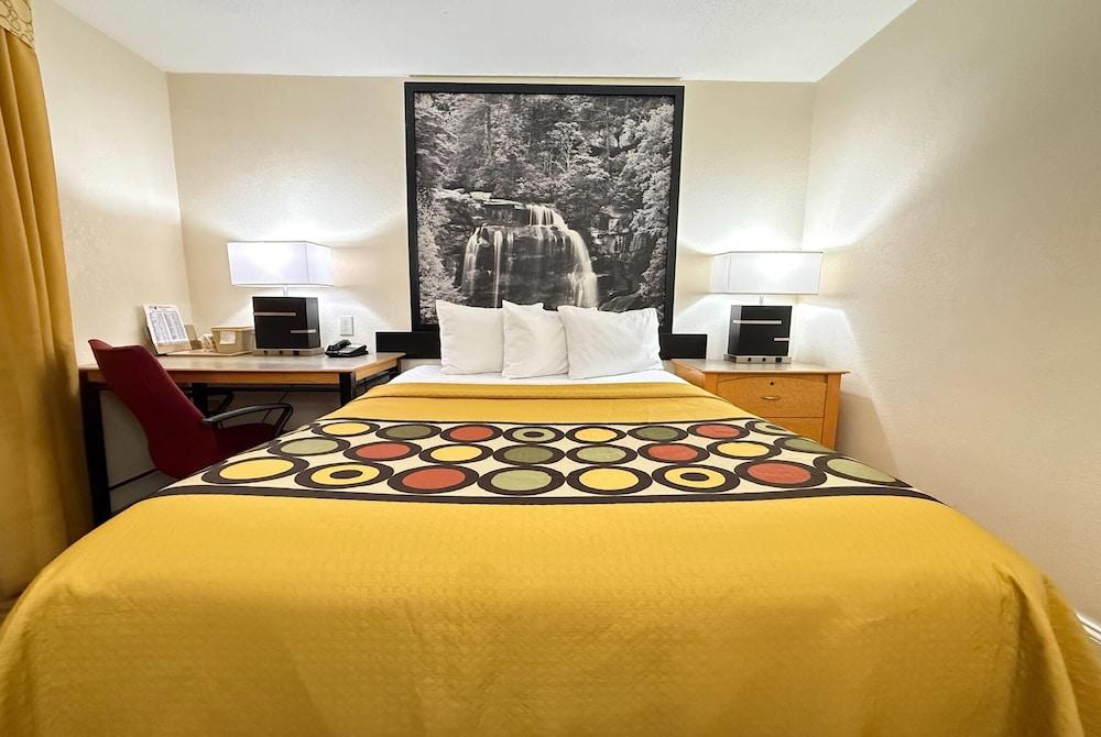 Super 8 by Wyndham Anderson/Clemson Area