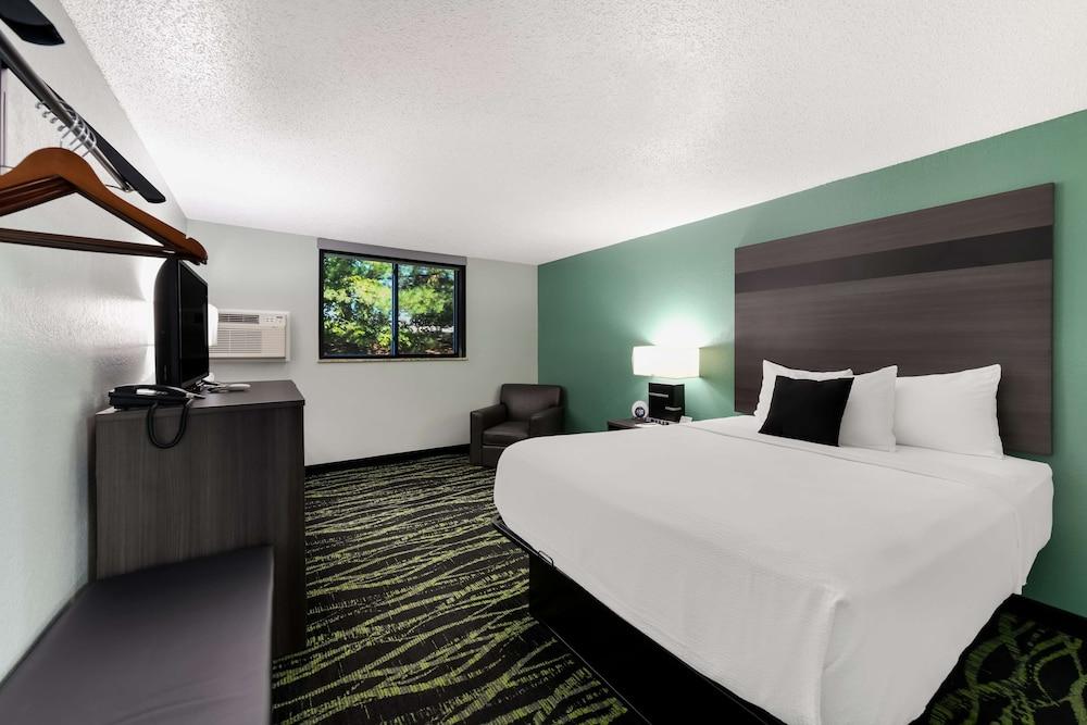 Baymont by Wyndham Liberty MO