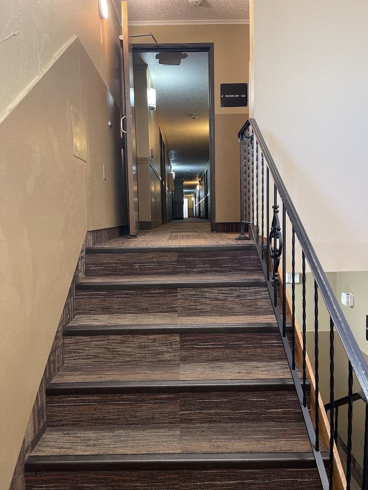 Super 8 by Wyndham Bismarck