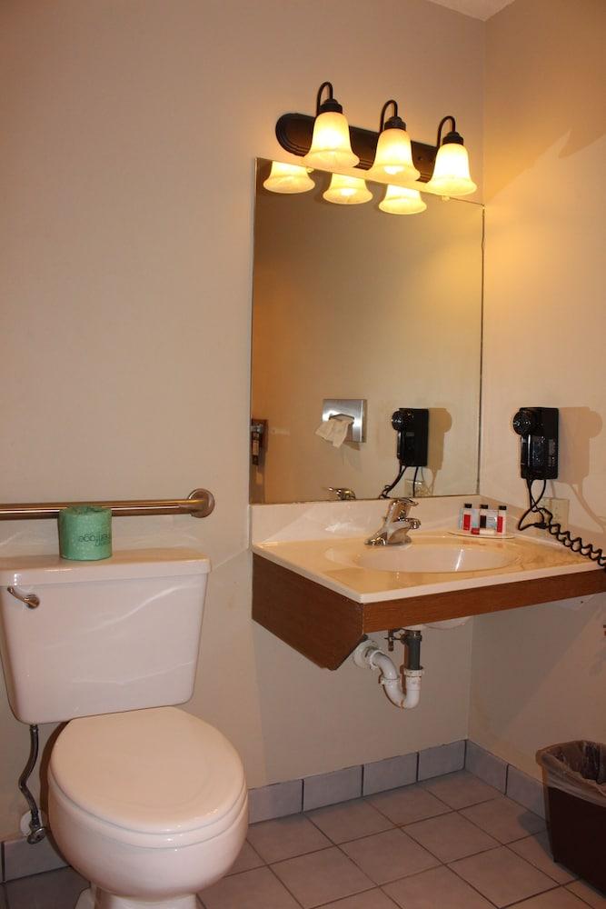 Super 8 by Wyndham Chamberlain SD