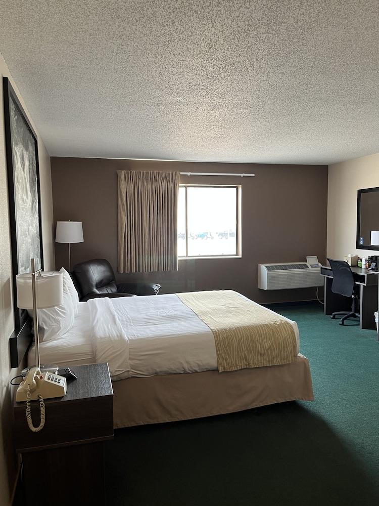 Super 8 by Wyndham Sturgis
