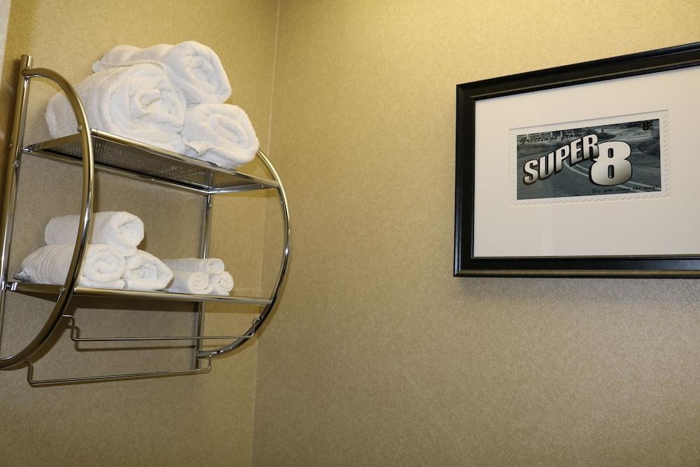 Super 8 by Wyndham Plattsburgh