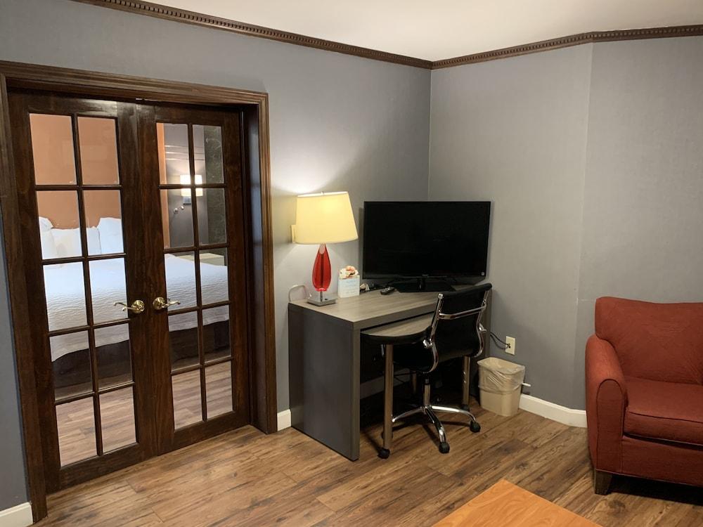 Super 8 by Wyndham Sturbridge