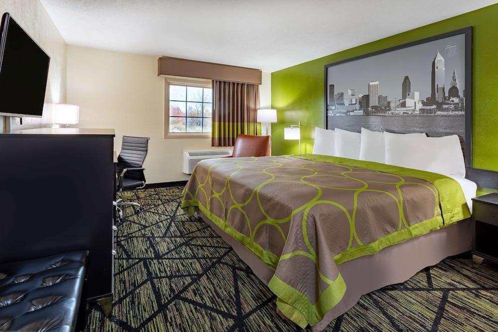 Super 8 by Wyndham Wooster