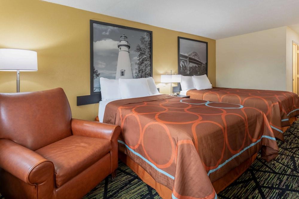 Super 8 by Wyndham Wooster