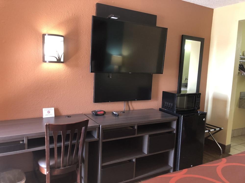 Super 8 by Wyndham Tulsa/Route 66