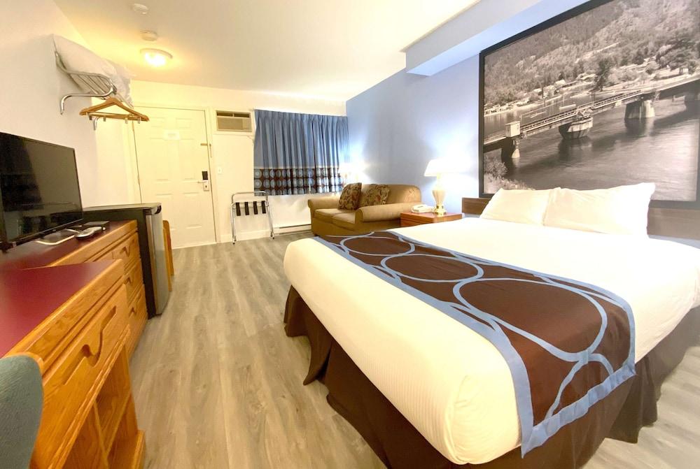 Super 8 by Wyndham Sicamous