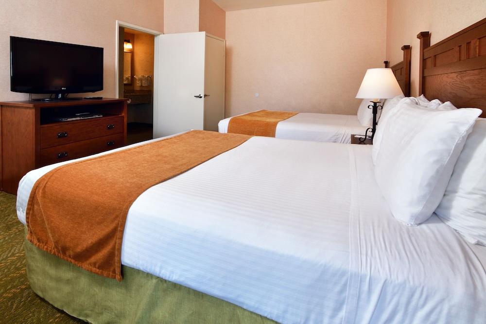 Lamplighter Inn & Suites at SDSU