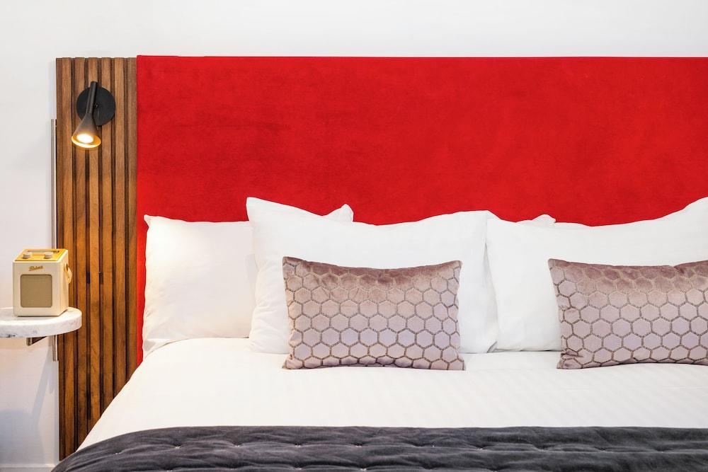 Berkeley Square Hotel