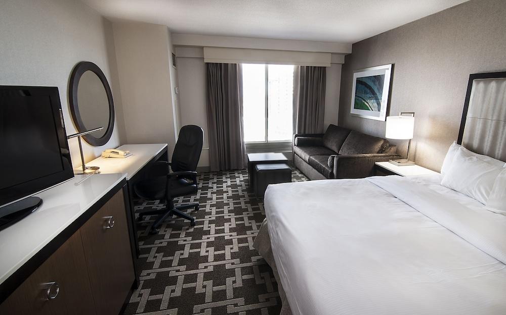 Hilton Niagara Falls/Fallsview Hotel & Suites