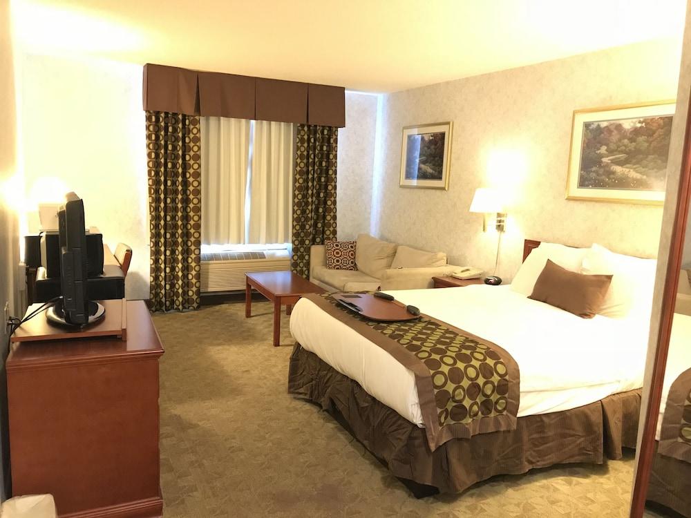 Lexington Inn & Suites Windsor