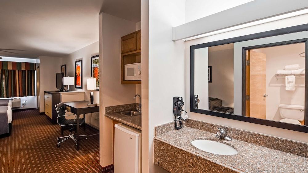 Best Western Inn & Suites