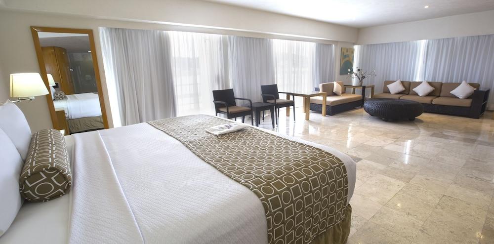 HS HOTSSON Hotel Acapulco