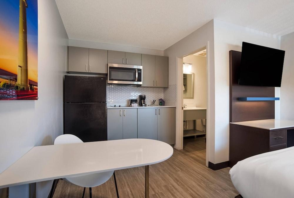 Suburban Studios Biloxi North Area