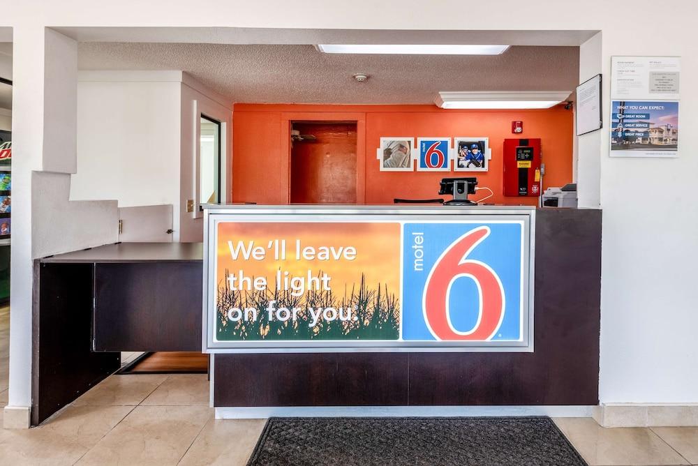 Motel 6 Mansfield, OH