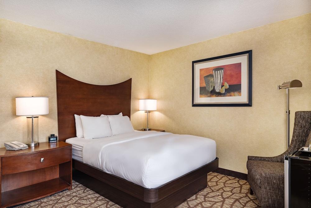 DoubleTree by Hilton Hotel Johnson City