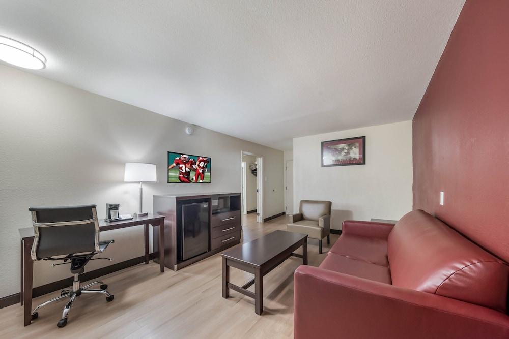 Red Roof Inn & Suites Denton