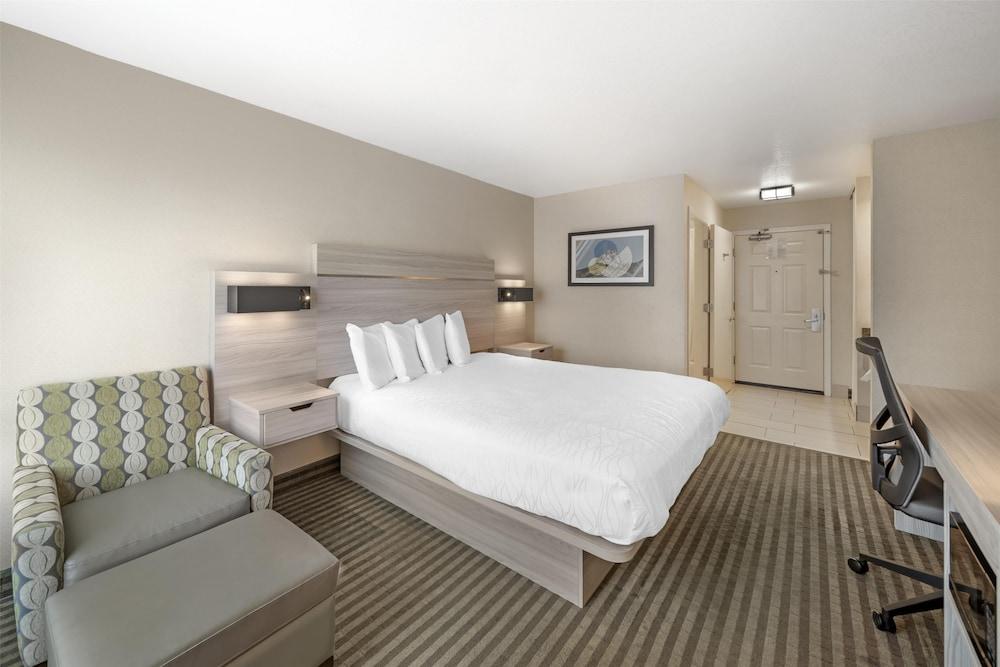 Best Western Plus Twin View Inn & Suites