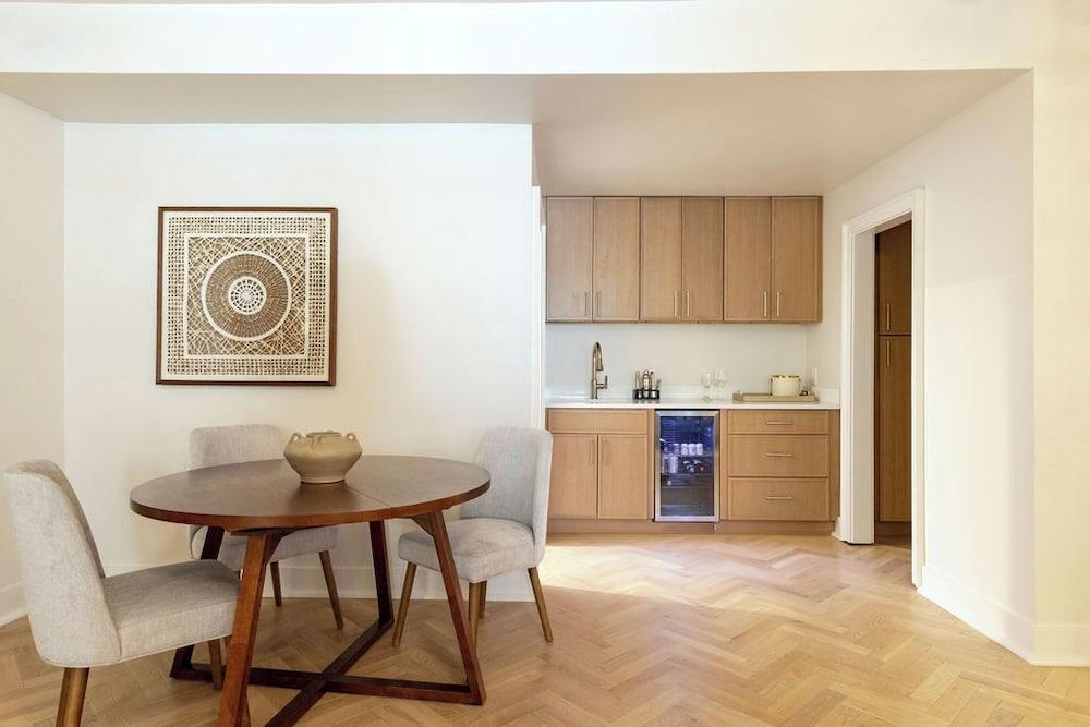 Garden District Hotel