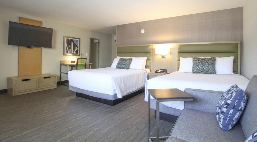 GreenTree Pasadena Inn