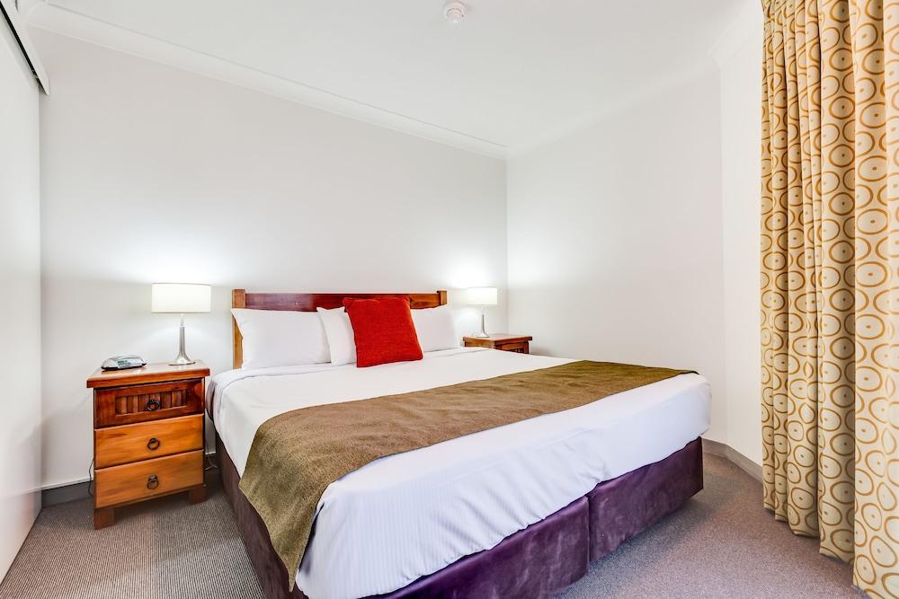 Central Hillcrest Apartment Hotel