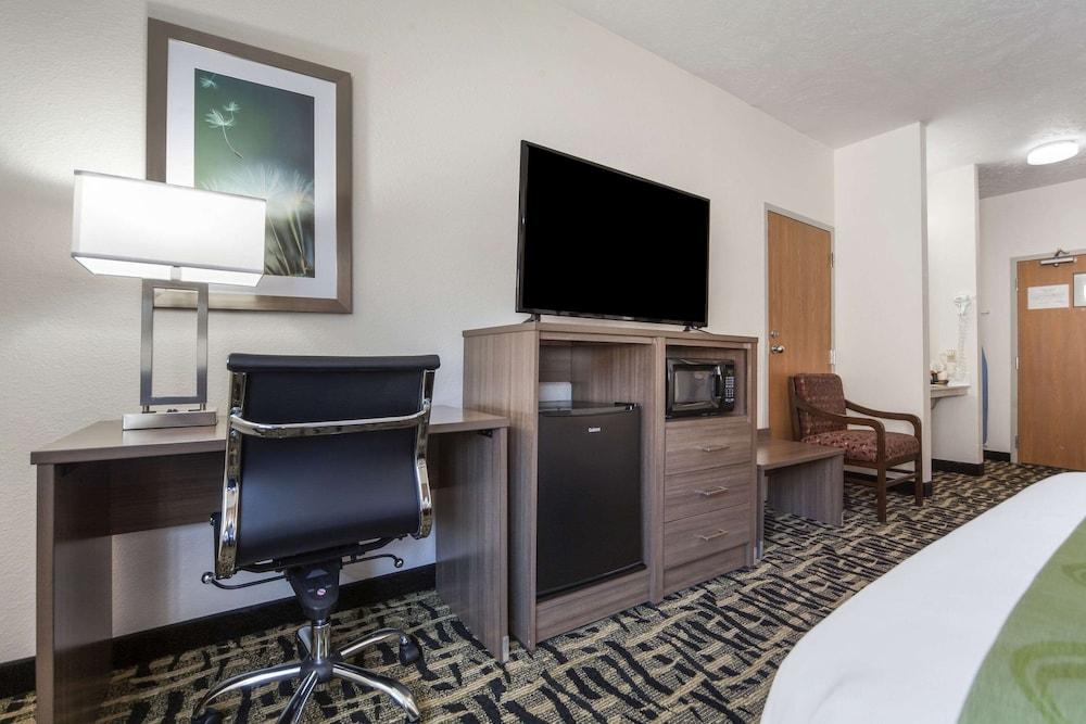 Quality Inn & Suites Omaha Chalco