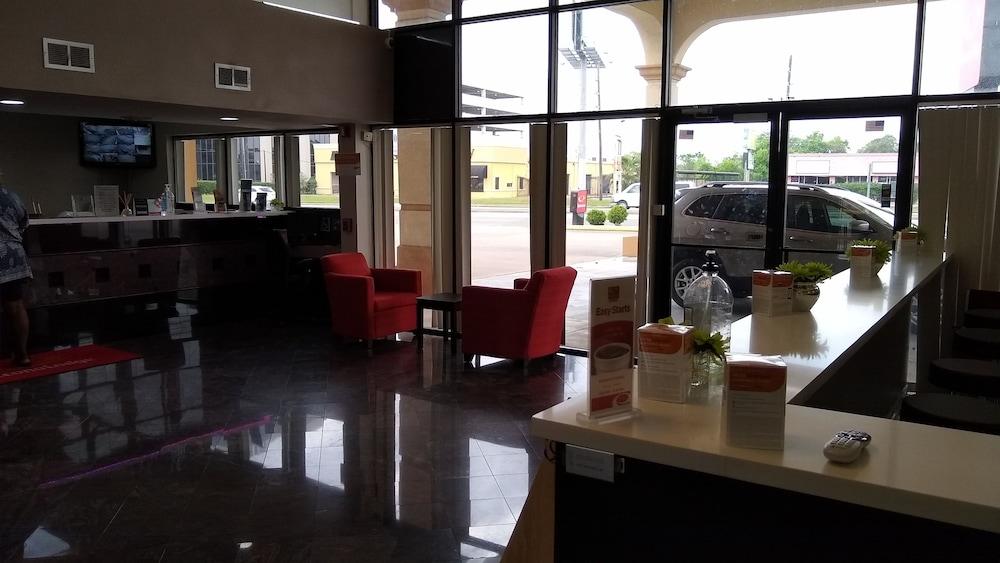 Econo Lodge Inn & Suites West - Energy Corridor