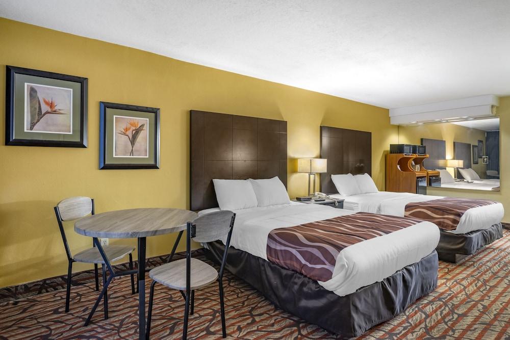 Rodeway Inn Central Clearwater Beach